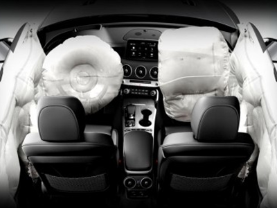 Kia Sperandio - Concessionária Autorizada e Revenda Kia em SC AIR BAGS Para proteger todos os passageiros e reduzir potencialmente o risco de lesões em caso de colisão, o Stinger GT possui air bags frontais, laterais e de cortina,...